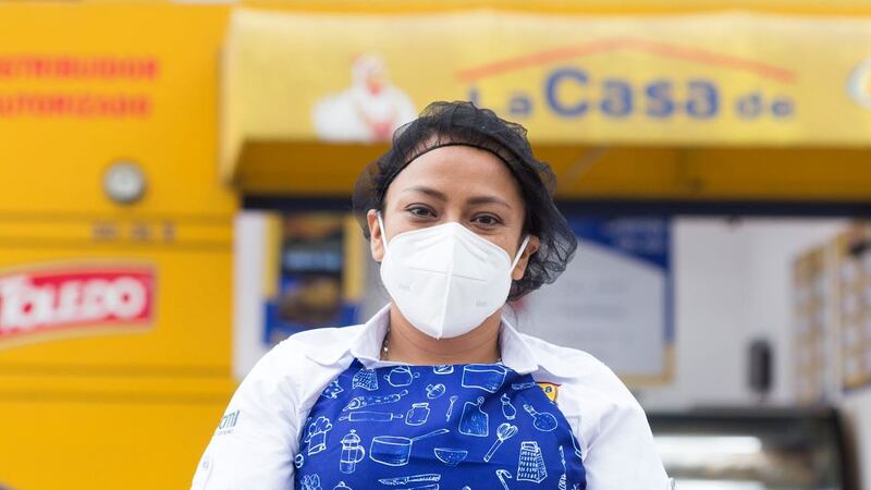 Emprendedores que forman parte de la Casa del Pollo Rey son capacitados en habilidades empresariales