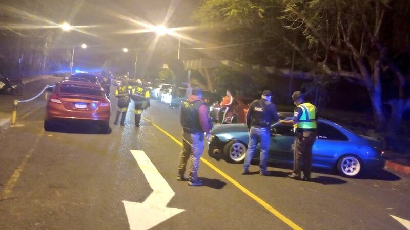 Autoridades de tránsito detienen carreras clandestinas en zona 14