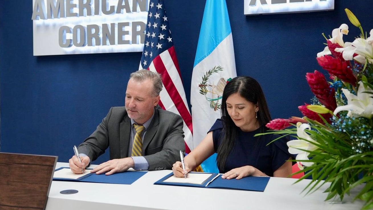 Ambas instituciones celebraron un hito importante al abrir un espacio dedicado al aprendizaje. Foto: Embajada de EE.UU