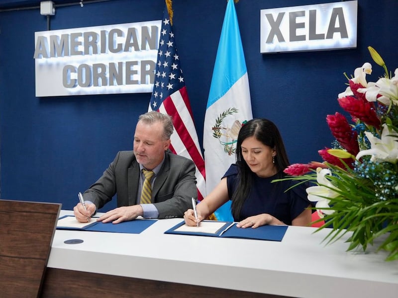EE. UU. inaugura American Corner Xela y resalta al Altiplano como región clave