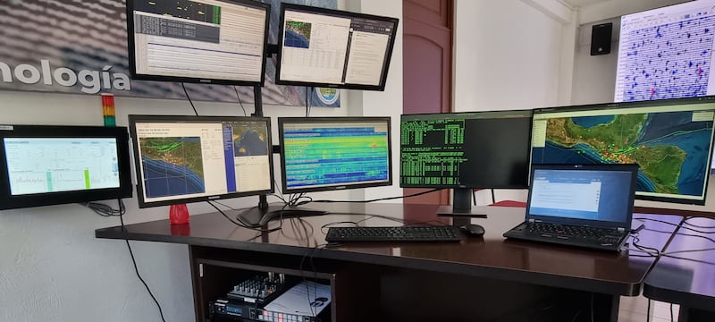 En el Insivumeh reciben alertas de los sismos en el país.