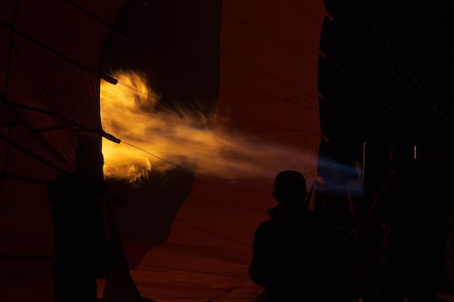 Incendio consume habitaciones en casa en Avenida Las Américas esta madrugada de lunes