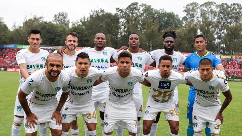El detalle de José Corena con Jorge Aparicio en el Clásico 321