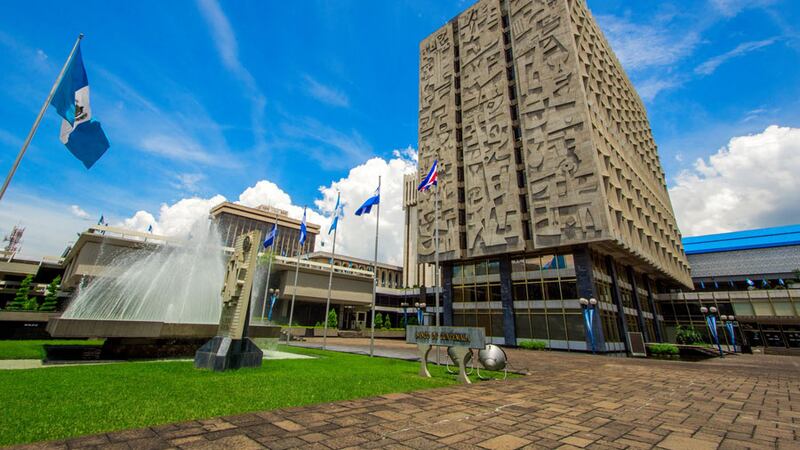 Giammattei se prepara para anunciar cambios en Banco de Guatemala y en SIB