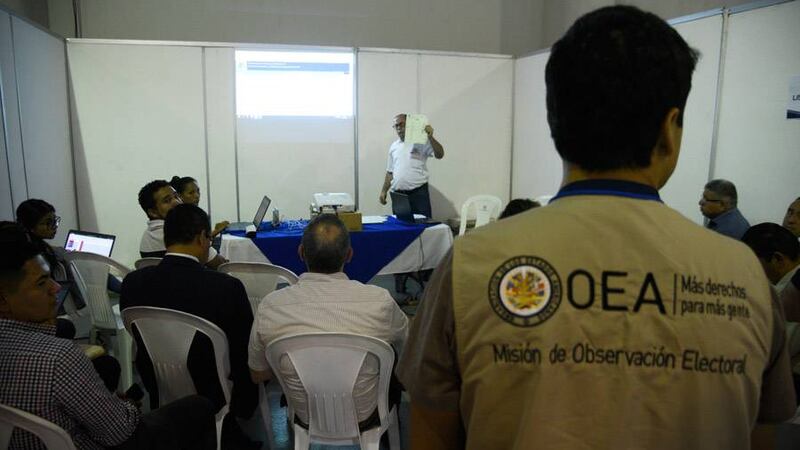 En conteo de actas, fiscales interponen varias denuncias