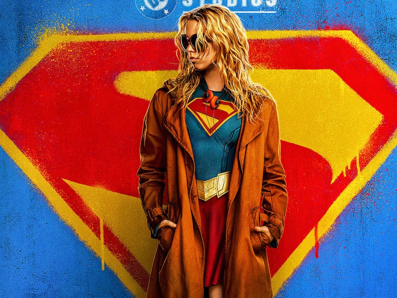 Lanzan primer tráiler de Supergirl con Jason Momoa como un villano brutal