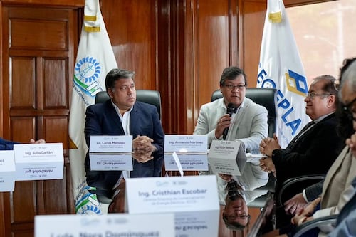 Firman convenio para acelerar electrificación rural en Guatemala