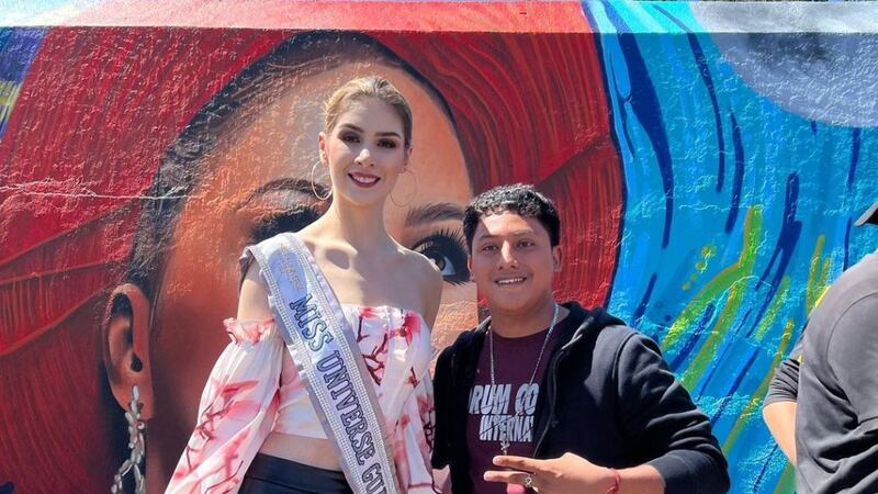 Ivana Batchelor se hace presente en mural que le rinde homenaje