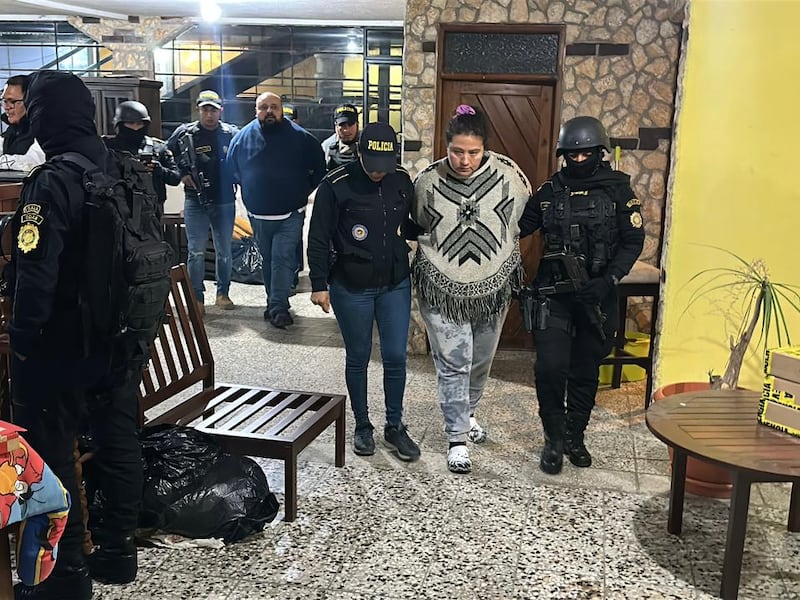 Allanamientos en Villa Canales terminan con cuatro capturados y decomiso de arsenal