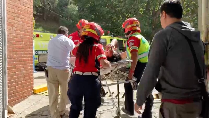 VIDEO. Agustín Herrera es sacado de emergencia del estadio tras el Clásico 310