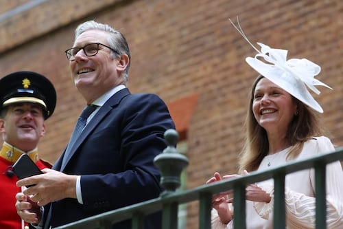 Keir Starmer dimite como primer ministro del Reino Unido tras pérdida de apoyo político