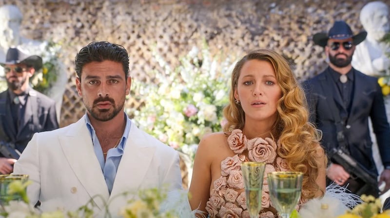 La actriz retiró las acusaciones contra Justin Baldoni y su equipo legal señala que sufre “angustia emocional” por lo mediático del caso. Ahora buscan una resolución amistosa.