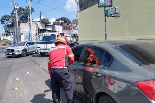 Disparan contra conductora en asalto armado en la zona 13