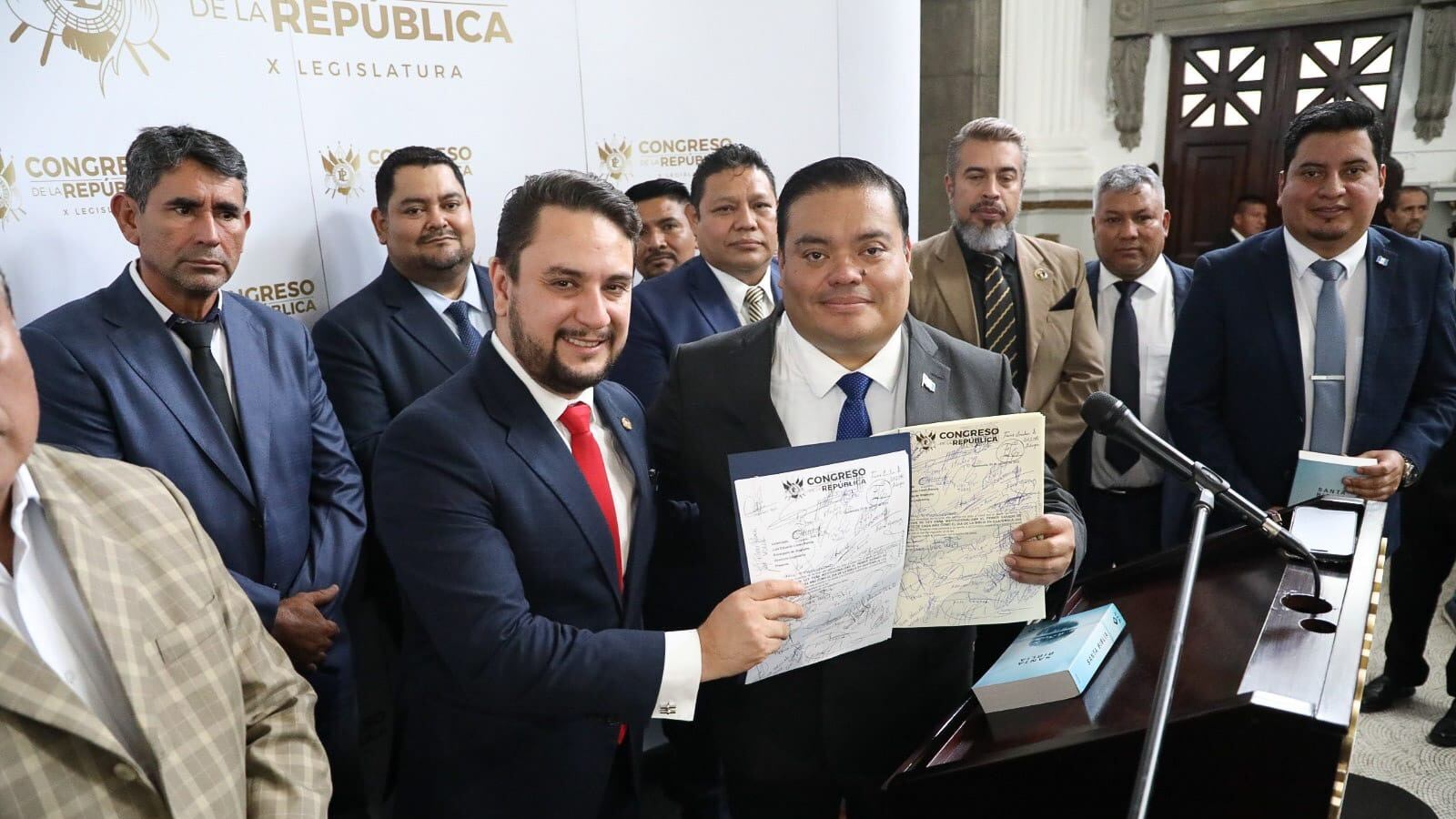Durante la presentación oficial de la propuesta también participaron pastores de distintas iglesias cristianas. Foto: Congreso