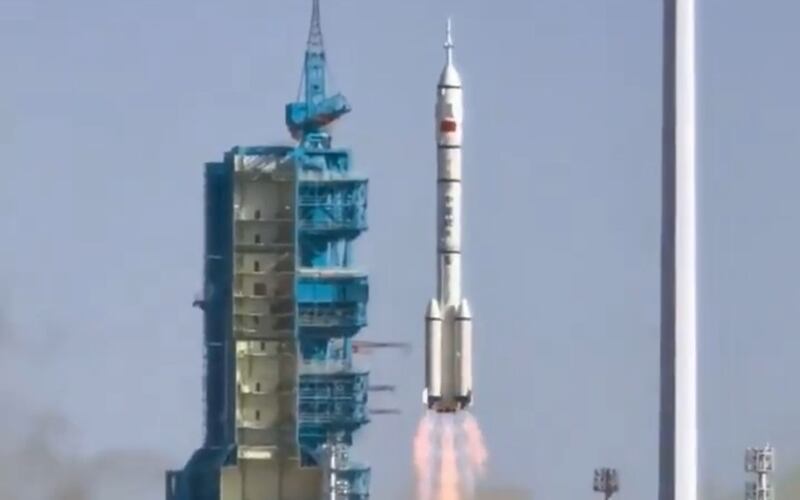 Misión en marcha: China lanza la Shenzhou-20