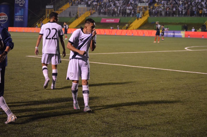 Así se vivió la victoria de Guatemala 4-2 a República Dominicada en el estadio Cementos Progreso. Foto: Kenneth Monzón