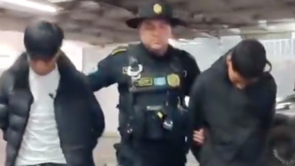 Detienen a dos moto ladrones. Foto: PNC