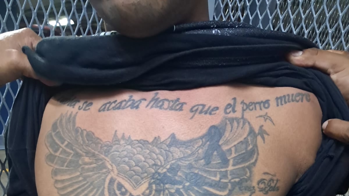 El pandillero del Barrio 18, es presunto responsable de un ataque armado ocurrido en la 14 calle y 2a. avenida de la zona 10, donde tres personas resultaron heridas. Foto: PNC.