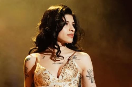 Cazzu enviaría indirecta a Ángela Aguilar en medio del escándalo con la violinista de Nodal