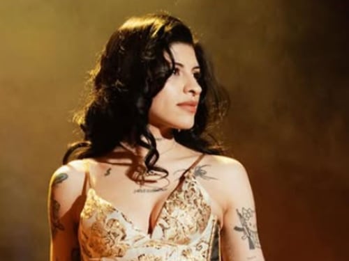 Cazzu enviaría indirecta a Ángela Aguilar en medio del escándalo con la violinista de Nodal