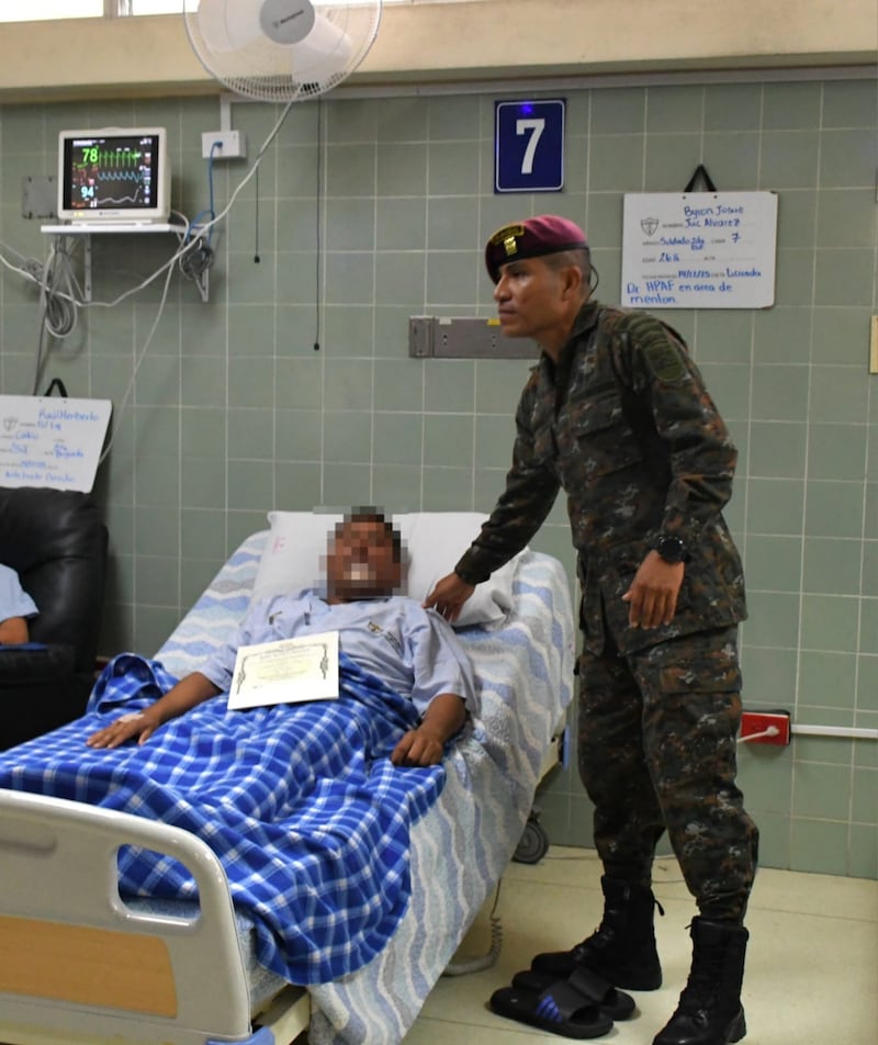 Uno de los soldados baleados durante la reactivación del conflicto de Nahualá y Santa Catarina Ixtahuacán, Sololá.