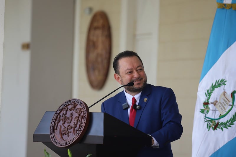 Walter Mazariegos dirige la Usac.