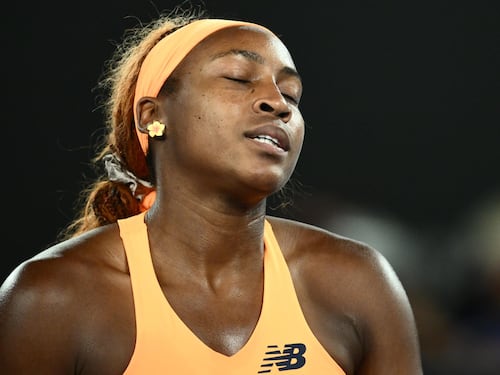 Coco Gauff rompe su raqueta tras una dolorosa derrota relámpago en Australia