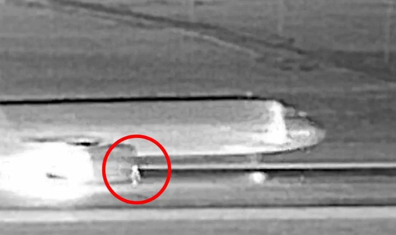 Nuevo video revela el momento en el que un avión impacta con una persona en el aeropuerto de Denver 