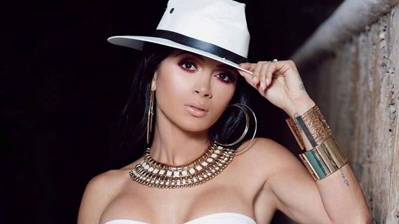 ¡La pegó! Aplauden el look elegante de Kimberly Flores, esposa de Edwin Luna