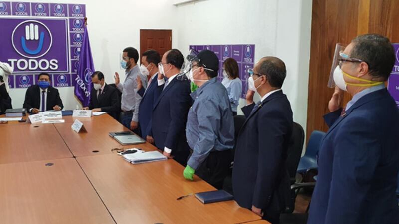 Gerardo Paiz acudió a la cita de la bancada Todos y se tocó el tema del Deportivo Mixco