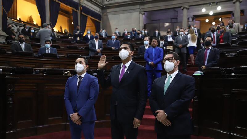 Alianza legislativa corre y juramenta a Moto como Magistrado a la CC