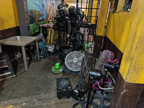 Incautan 8 antenas Starlink tras requisa en cárcel Los Jocotes, en Zacapa