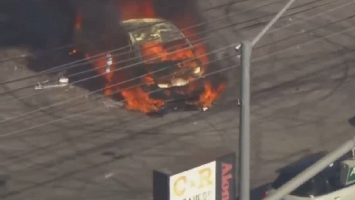 Agitaban banderas mexicanas mientras exigían el fin de las deportaciones.
¿Hasta dónde llegará la tensión migratoria?