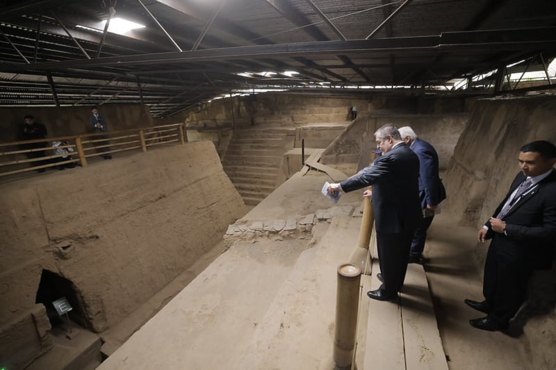 En el sitio arqueológico Kaminaljuyú, el presidente Bernardo Arévalo junto con su homólogo alemán Frank-Walter Steinmeier.