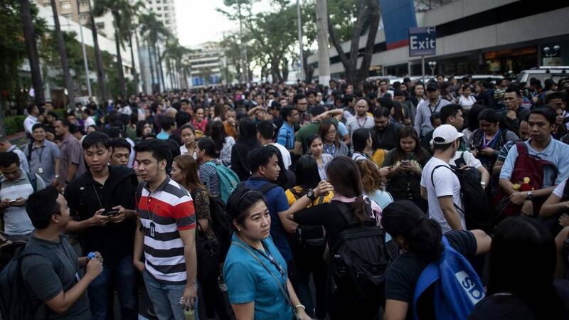 Terremoto en Filipinas derrumba edificios y provoca la muerte de cinco personas