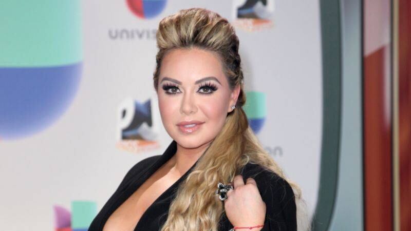 Totalmente desnuda, Chiquis Rivera muestra orgullosa su celulitis en el #PillowChallenge