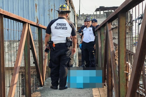 Localizan a hombre sin vida en una pasarela de zona 12