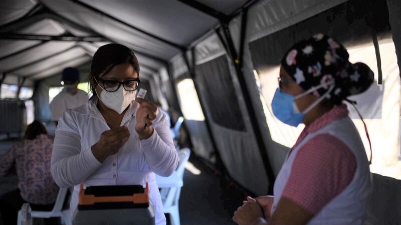 Registran más de 221 mil casos positivos de COVID-19 en el país