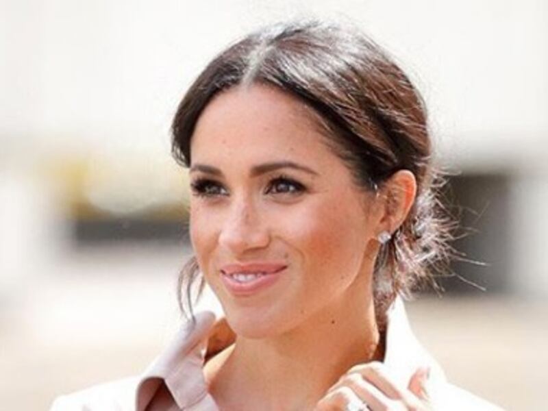 Meghan Markle reaparece al natural y con cero glamour haciendo labor social por el coronavirus