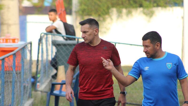 Talentoso exfutbolista argentino dice que vino a "aprender más del futbol guatemalteco"
