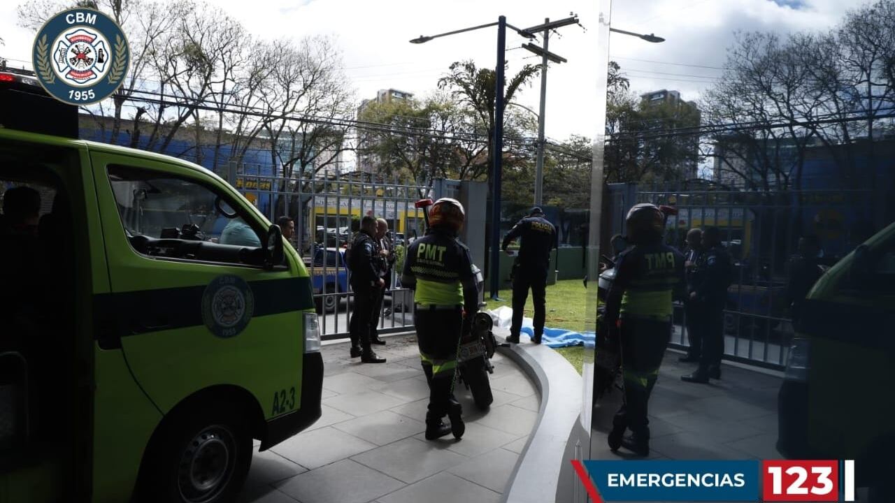 Trabajador de limpieza muerte tras caer de edificio en zona 13.