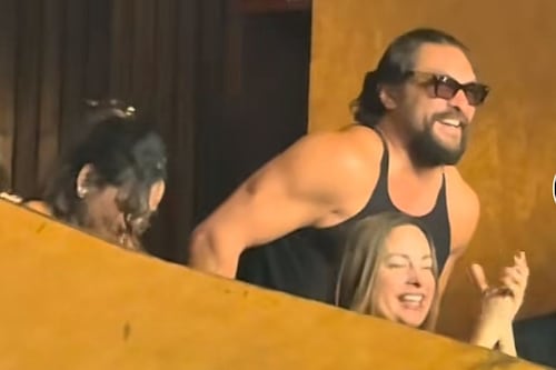 VIDEOS. Jason Momoa y Adria en el concierto de Arjona en el Teatro Nacional y así fueron captados