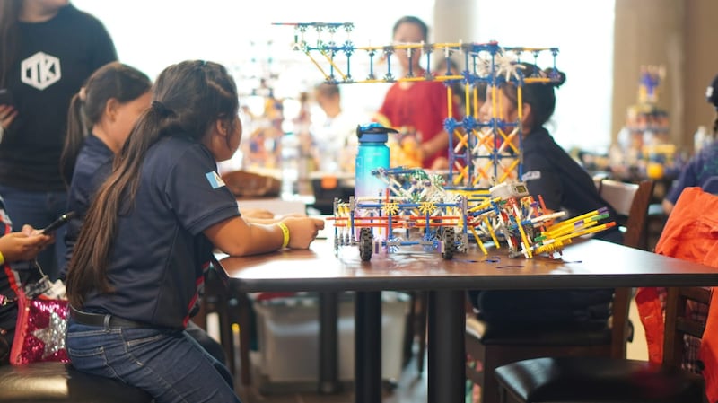En Tecnikids ofrece programas innovadores que fomentan el aprendizaje y el desarrollo de habilidades en niños y jóvenes.