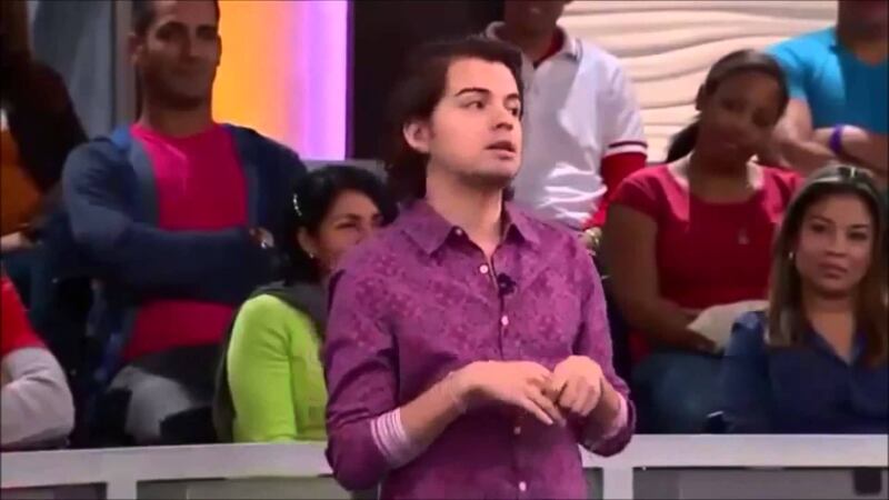 El guatemalteco Jay Colindres demuestra su apoyo en albergues de Escuintla