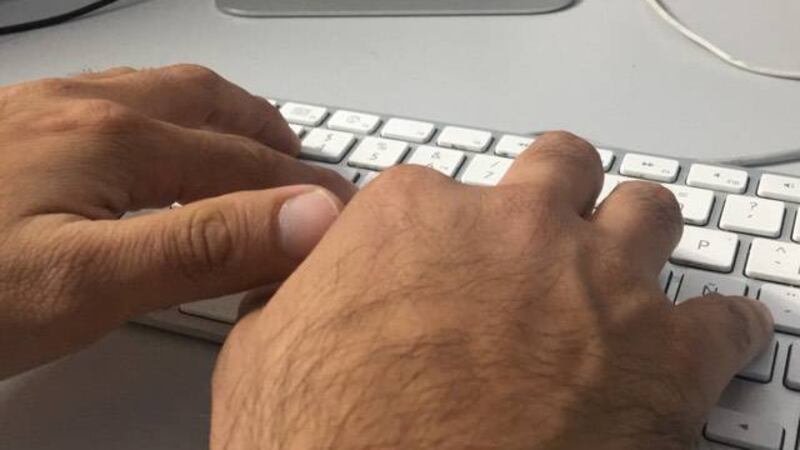 Critican a empresa por ofrecer servicio de elaboración de tesis