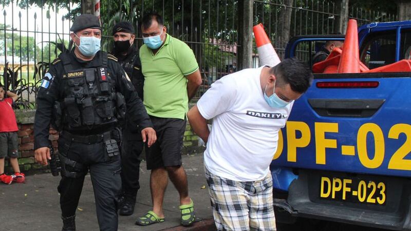 Dos hombres capturados señalados de transportar a migrantes indocumentados