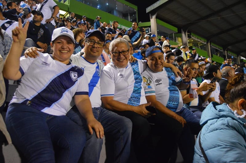 Así se vivió la victoria de Guatemala 4-2 a República Dominicada en el estadio Cementos Progreso. Foto: Kenneth Monzón