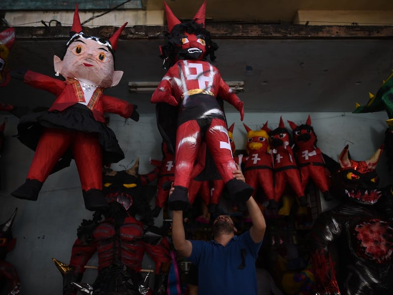 Quema del Diablo: una tradición guatemalteca que se suma a las tendencias