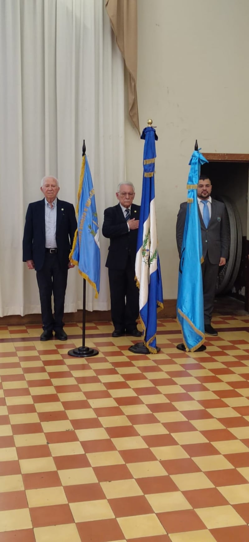 ASOCEXHALL fortalece la educación con becas y reconocimientos a excelencia académica y militar