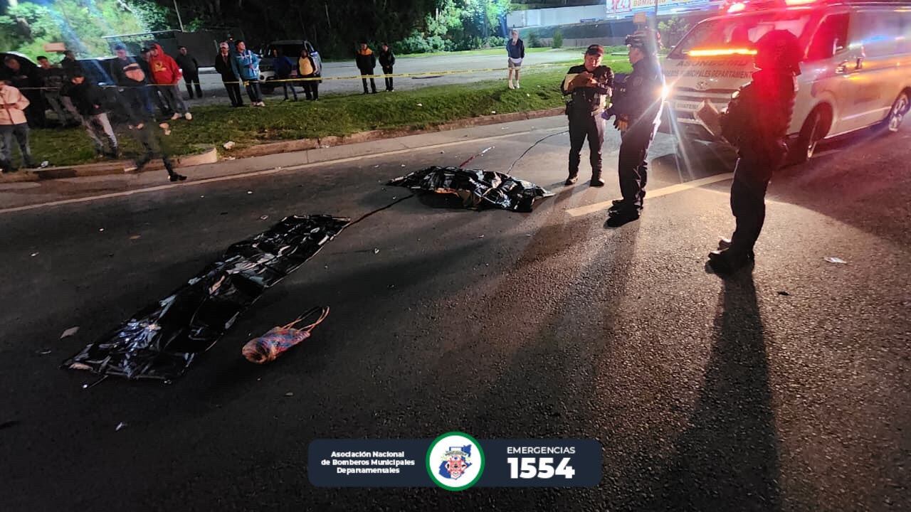 El cuerpo de Bomberos Departamentales confirmaron que el menor y la mujer ya no contaban con signos vitales. Foto: Bomberos Departamentales.